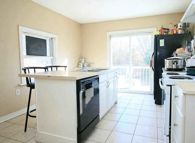 Photo - 27 Paradise Rd S