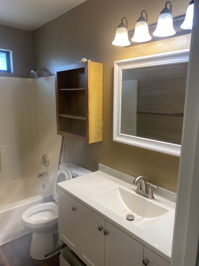 Photo - 2613 Schwald Rd