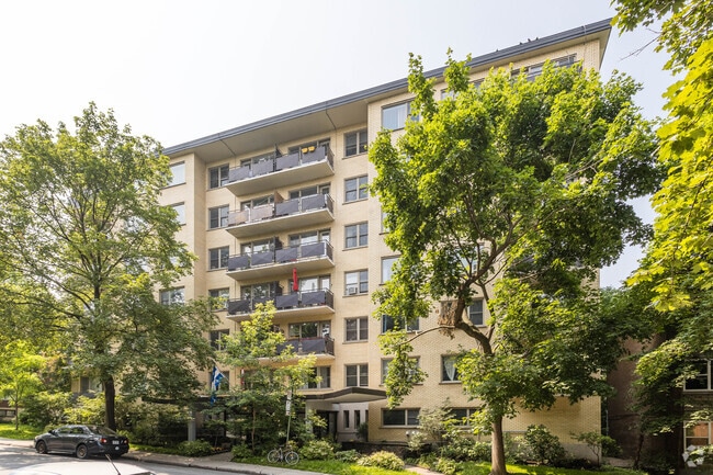 Building Photo - 1000 Av Pratt