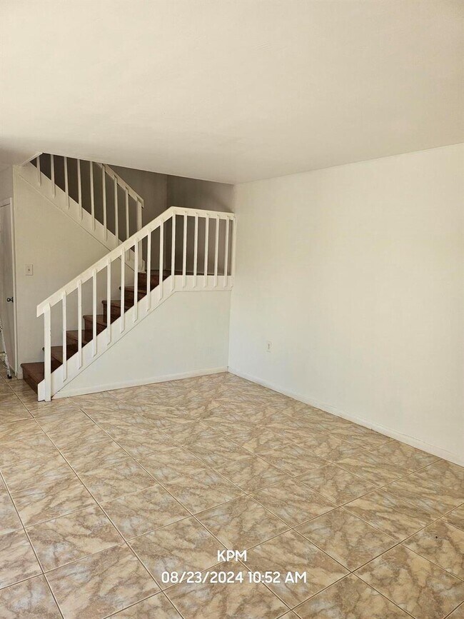 Photo - 3358 Meridian Way N