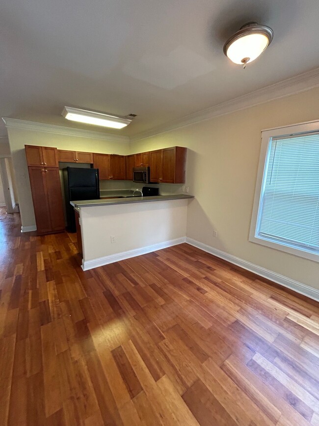 Photo - 2010 Lakeside Dr House