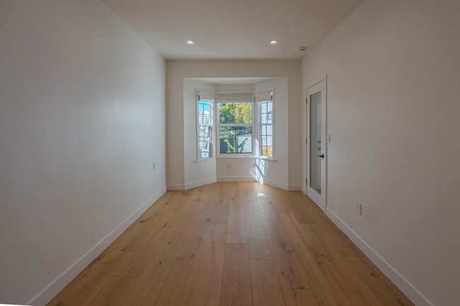 Photo - 1974 Comstock Ave Unidad A