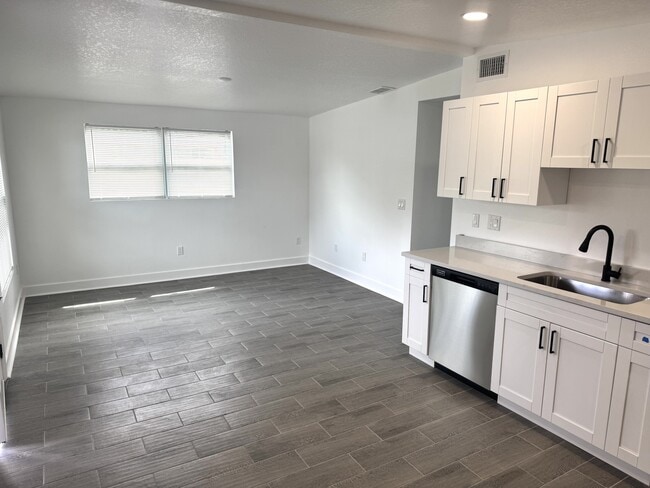 Photo - 7609 Reindeer Rd