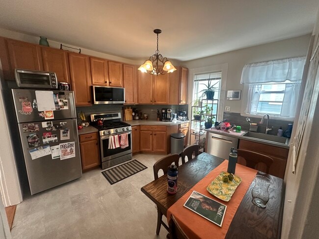 Building Photo - 69 Calumet St