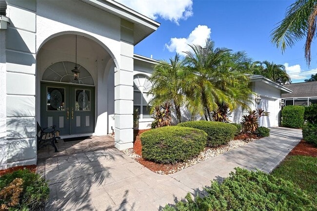 3866 Surrey Ct