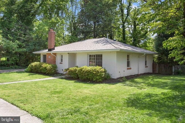 Photo - 710 N Buchanan St