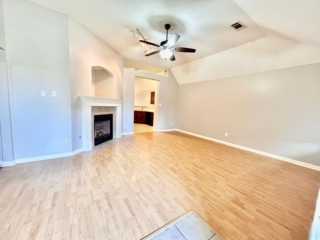 Photo - Beautiful 3 Bedroom, 2 Bath Home – Freshly Updated & Move-In Ready!