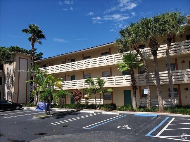 Building Photo - 3212 NW 102nd Terrace Unit 203-F Rental