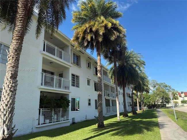 Photo - 1631 NE 114th St Unit 308