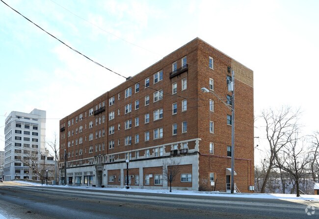 Reeves Apartments - Reeves Apartments