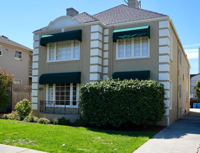 Building Photo - Charming & Spacious 3BR/2BA Lower-Level Ho... Rental