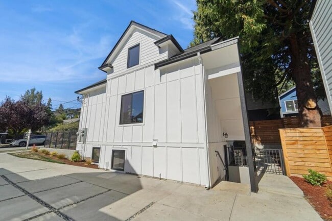 Photo - 2 bedroom in Seattle WA 98117 Unit 7352 21st Ave NW #B