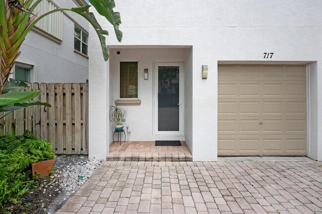 Photo - 717 SW 4th Ave