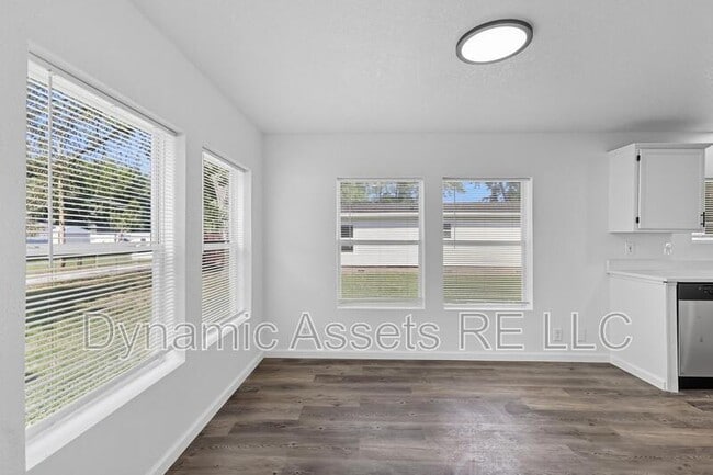Photo - 705 N Cayuga St