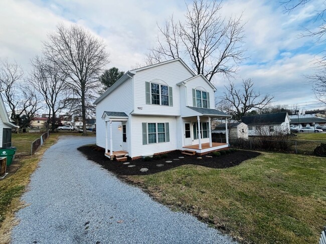 Photo - 902 Kabrich St
