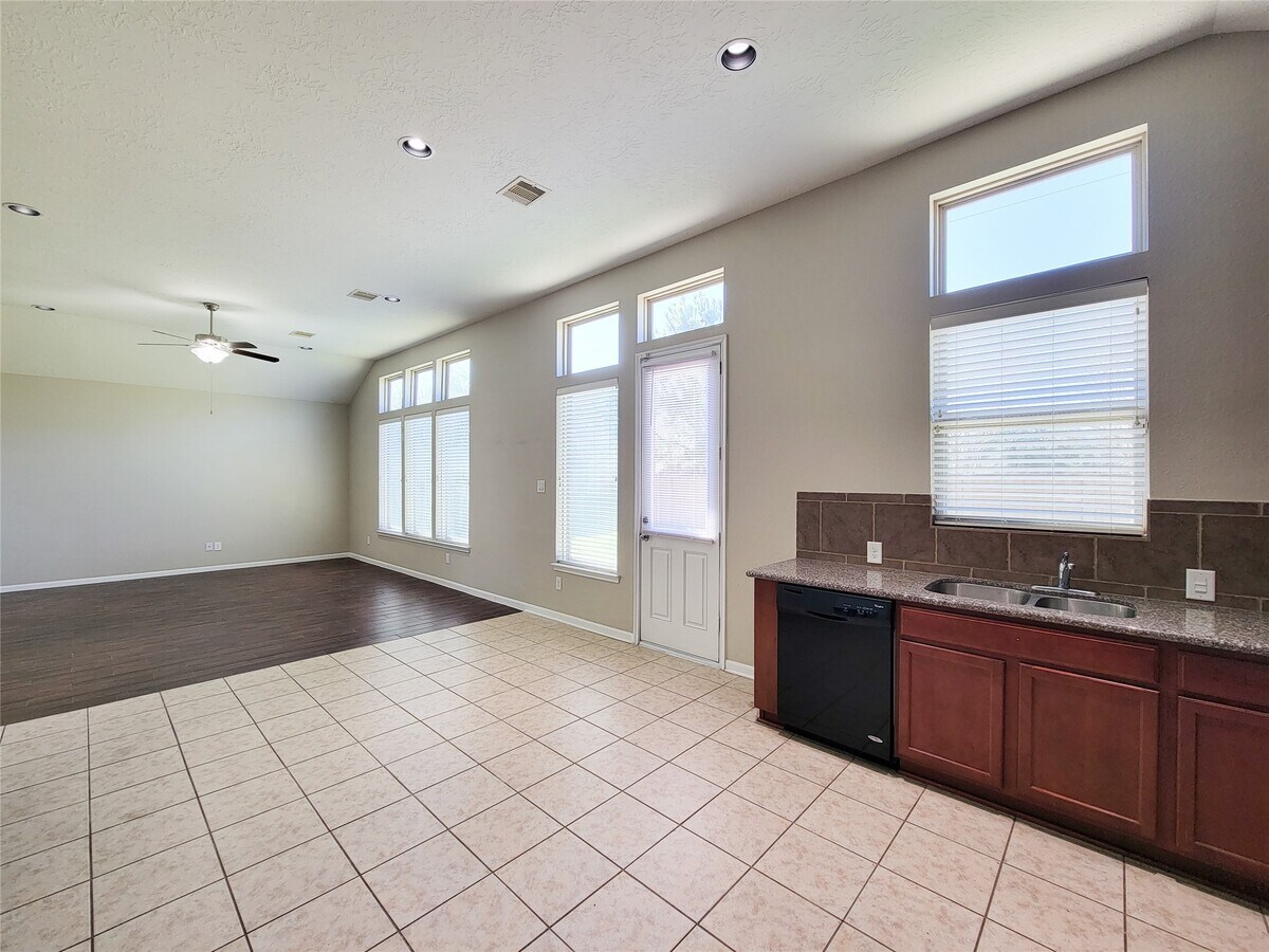 Photo - 3007 Meadow Prairie St