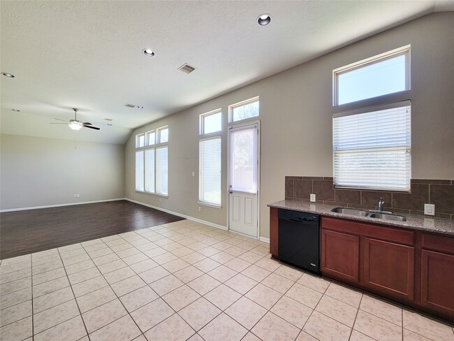Photo - 3007 Meadow Prairie St