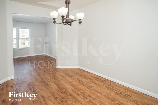 Photo - 935 Saffron Ln