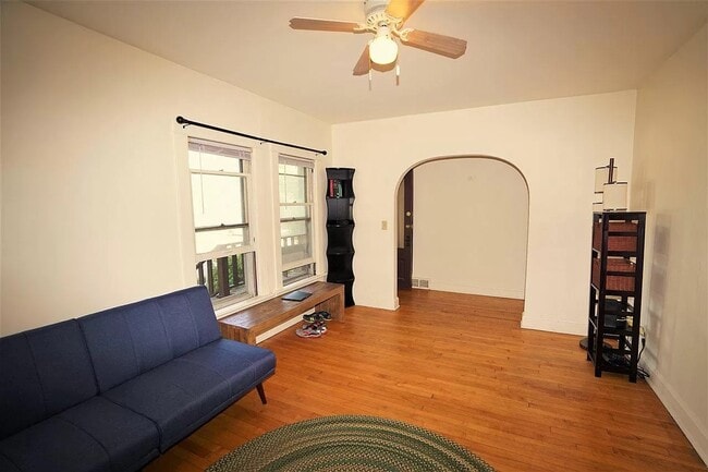 Habitación delantera - 2069 Winnebago St Unidad 2069 A