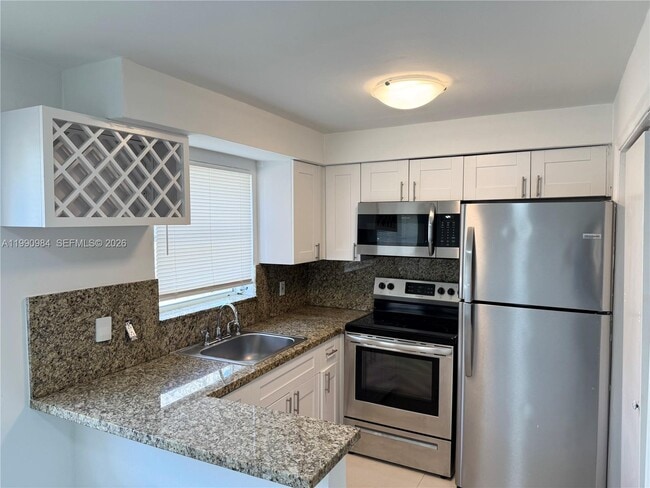 Building Photo - 5211 SW 91st Ave Unit 2