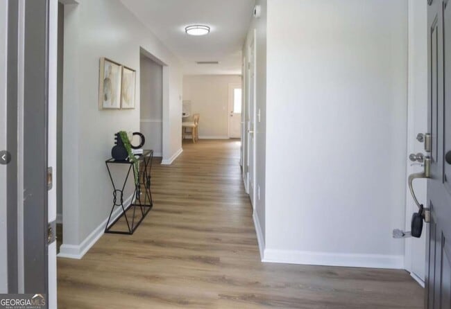 Photo - 833 Oakview Trce