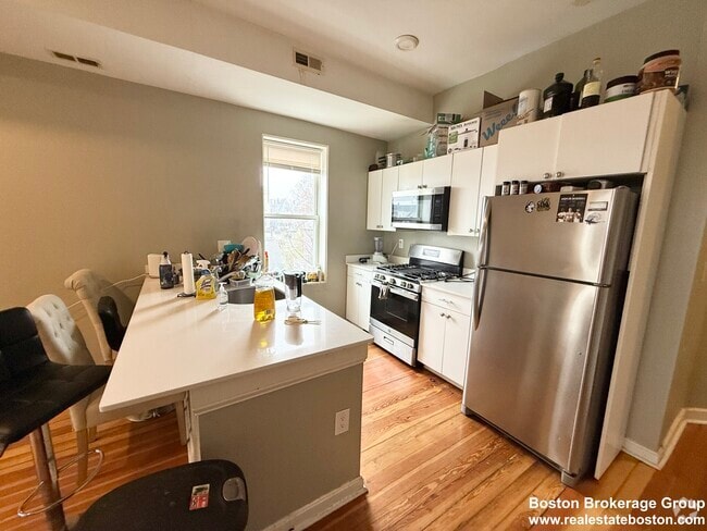 Building Photo - 299 Dudley St Rental