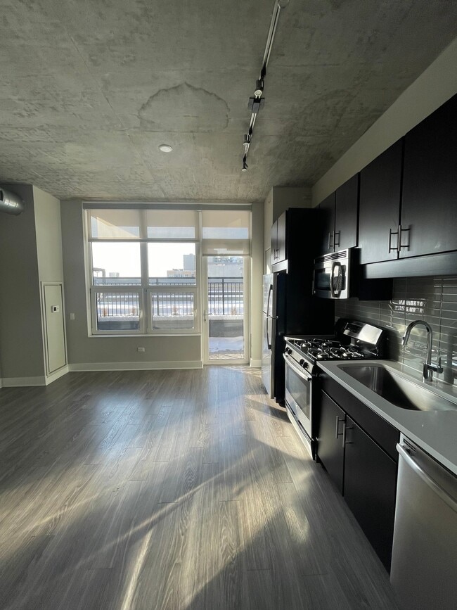 Photo - 106 W Polk St