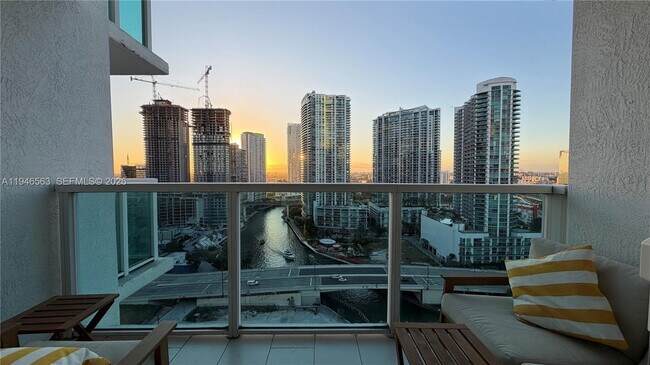 Building Photo - 31 SE 5th St Unit 2509