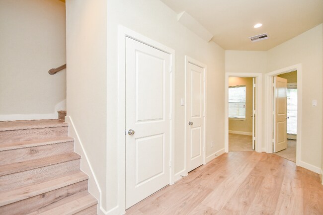 Photo - 2307 Warhol Wy