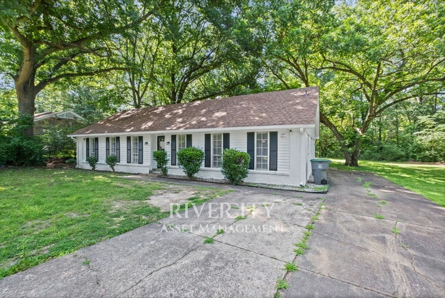 895 Brownlee Rd
