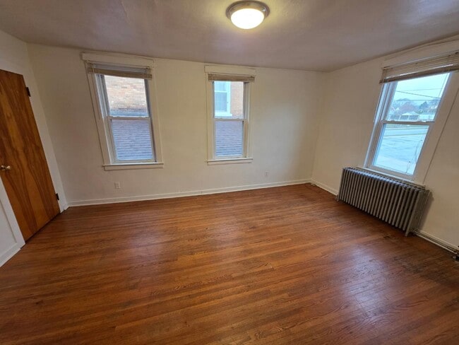 Photo - 218 W Horner St