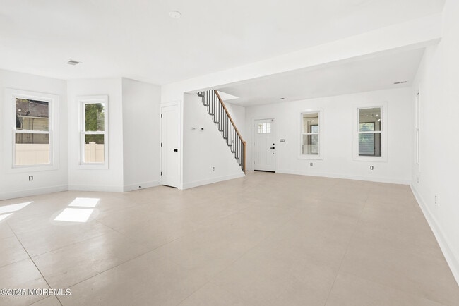 Photo - 448 Monmouth Rd