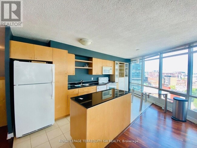 Photo - 373 Front St W Unit 2010