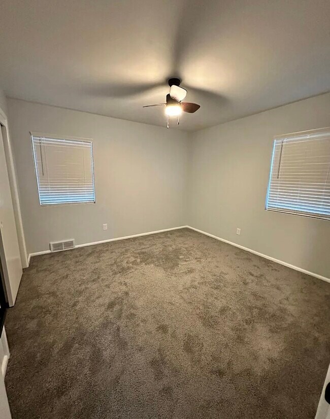 Photo - 116 E Pk Ln St