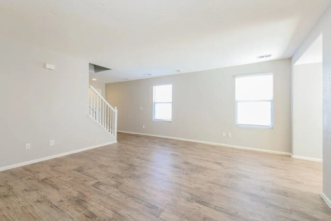 Photo - 464 E 77th Pl