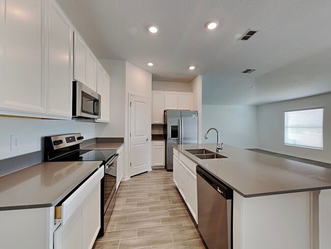 Photo - 755 Staffora St