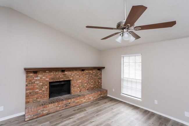 Photo - 2410 Bentley Dr