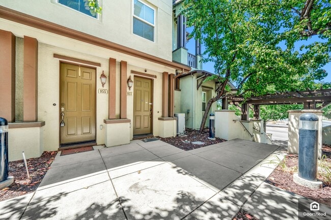 Photo - 955 Pavilion Loop