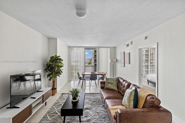 Building Photo - 1750 N Bayshore Dr Unit 1811 Rental