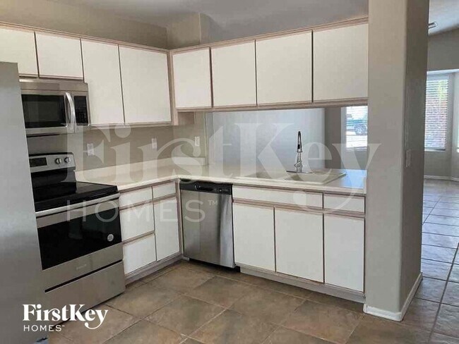 1338 W Mesquite Ave