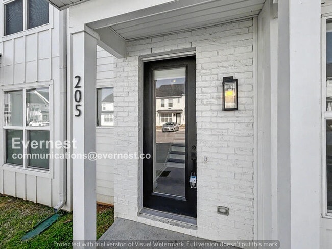 Photo - 205 Jeffries Wy