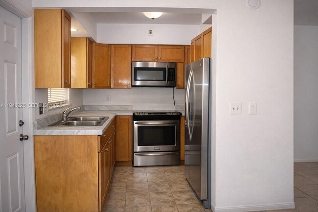 Photo - 5300 Hollywood Blvd Unidad 7