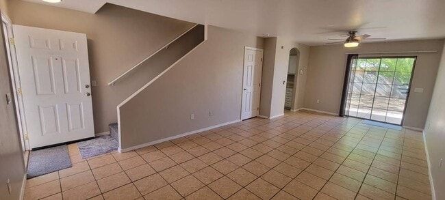 Photo - 564 W 12th St