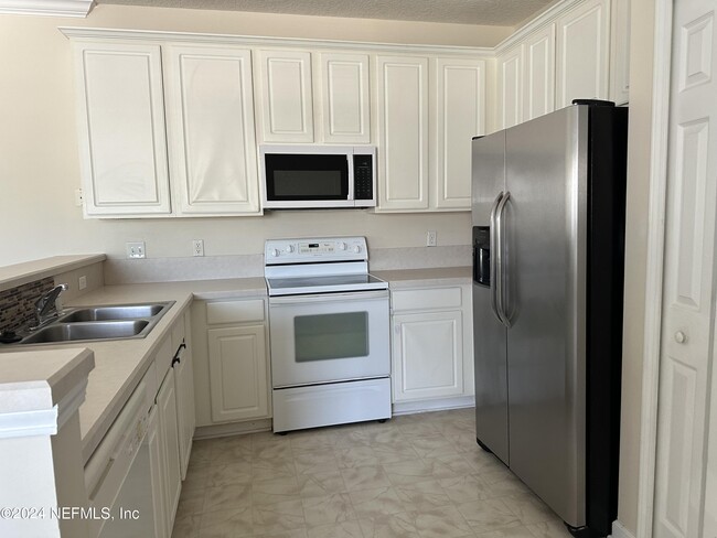 Photo - 9740 Summer Grove Way W