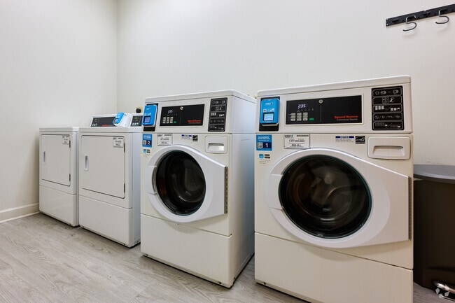 Industria - Lavandería - Riverview Industrie Lofts Utilities Included
