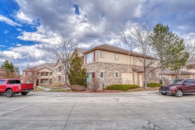 Building Photo - $2,040.95, 2 bed, 2 bath Condo located in Aurora with Central AC and In Unit #E