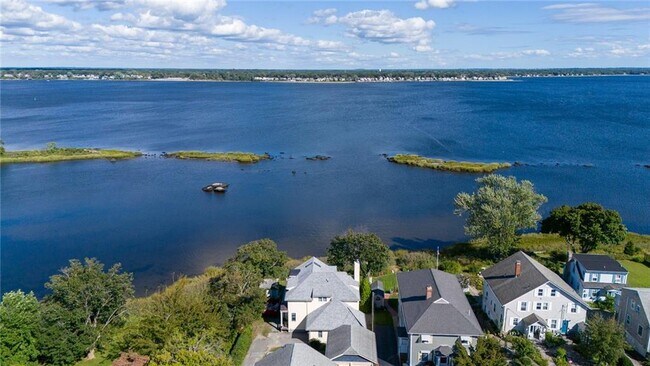 Photo - 18 Gaspee Point Dr