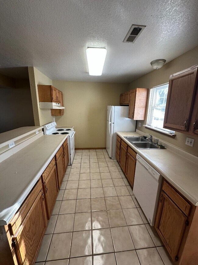 Photo - 103 S Woods Ct