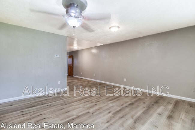 Photo - 3005 W Lathrop Rd