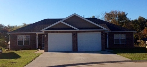 Building Photo - Founders Court 135/137 Unit 137